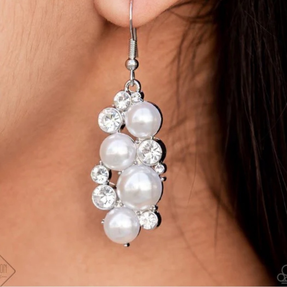 Fond of baubles Earrings NWT
